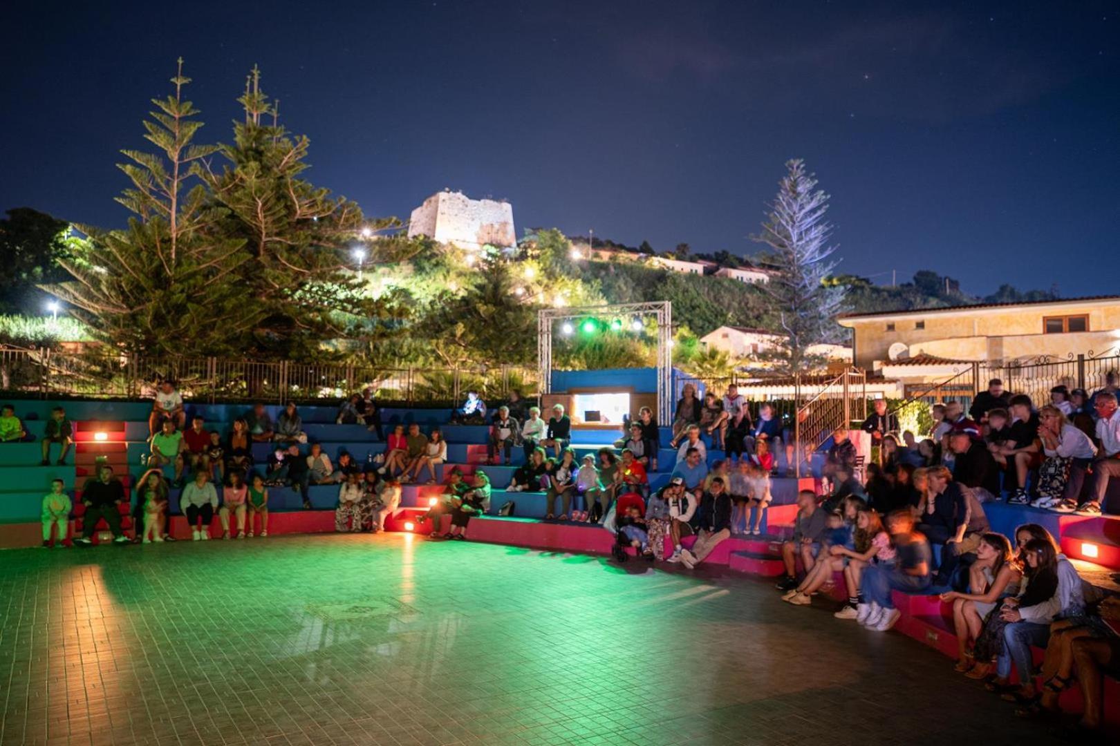 Villaggio Torre Ruffa Capo Vaticano Esterno foto